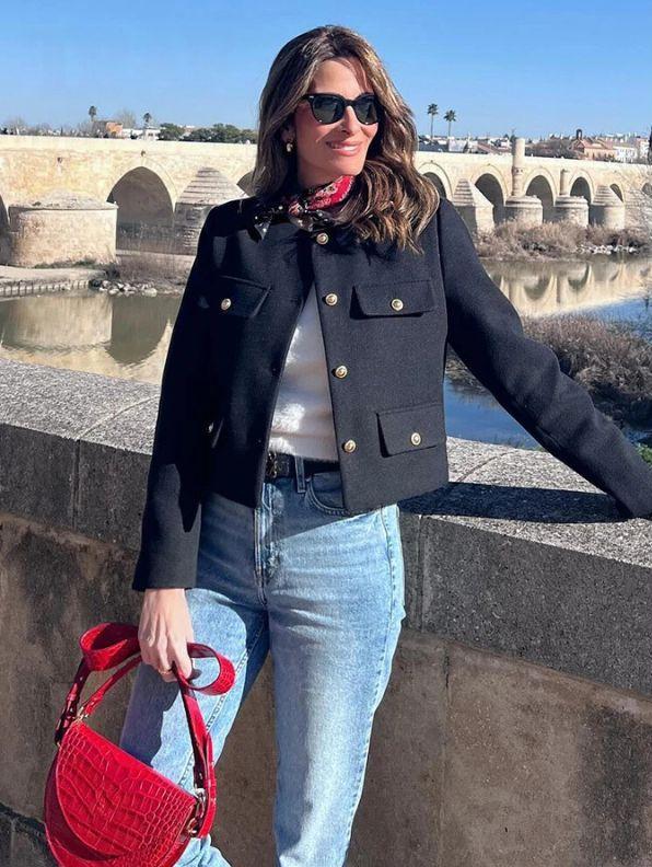 Valenzora - Trendy Buttoned Short Blazer