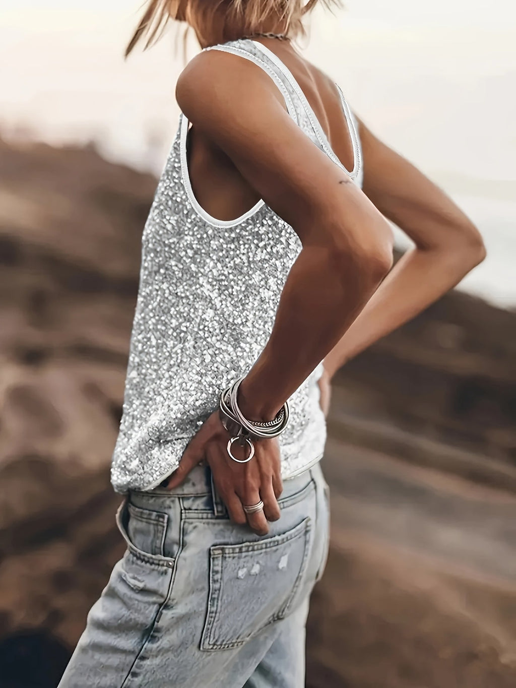 Valenzora | Glänzendes ärmelloses Damen-Top für Stil und Glamour