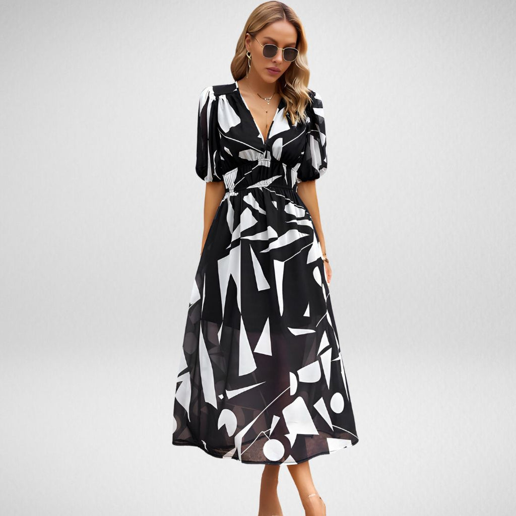 Valenzora | Charming dress with a V-neck
