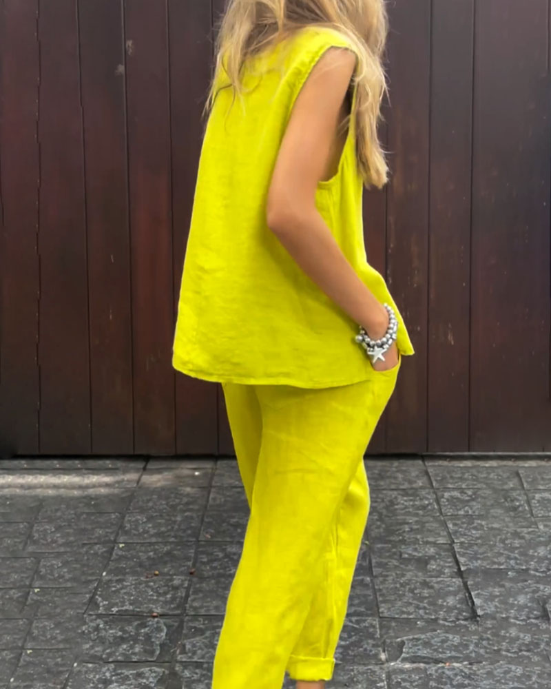 Sleeveless vest & trousers