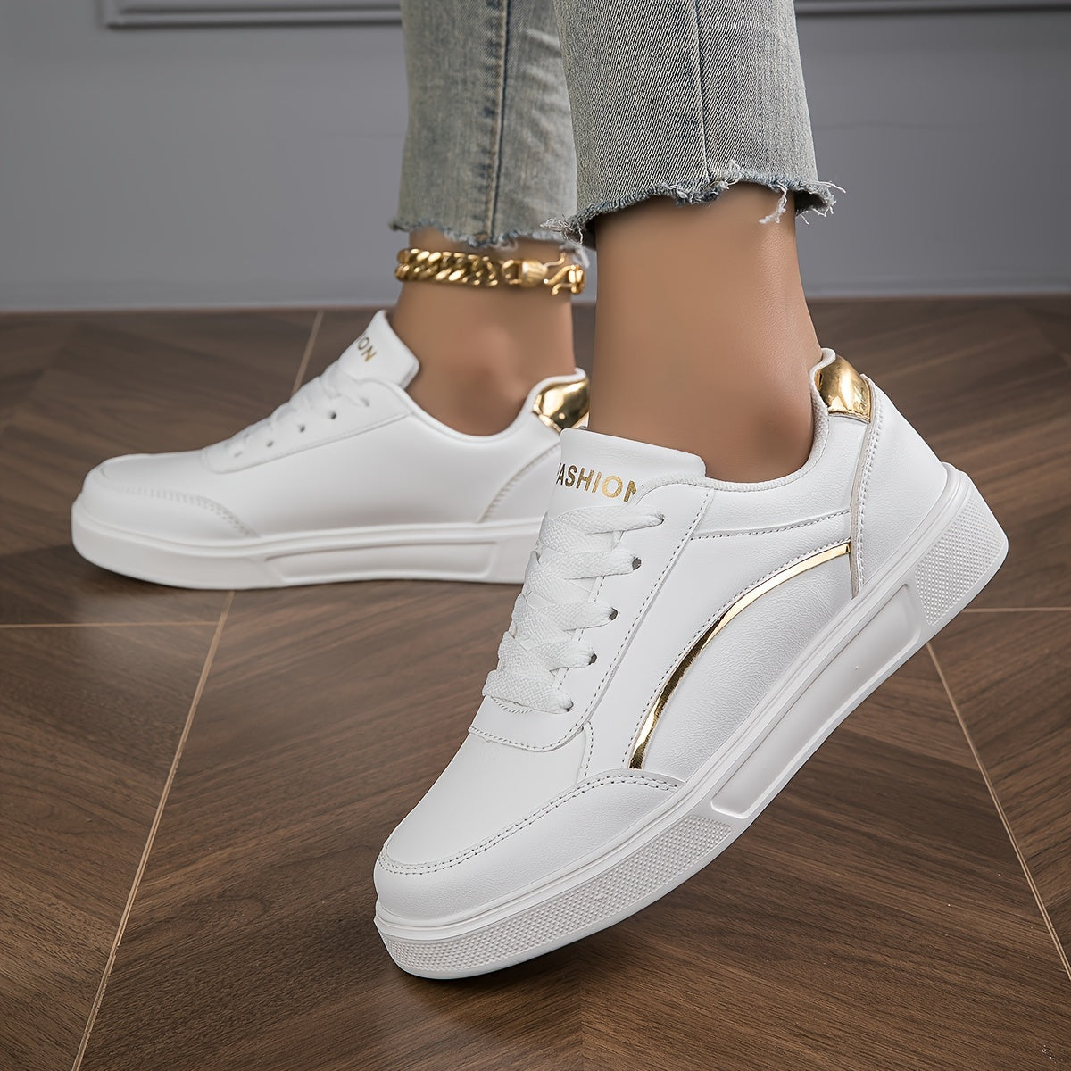 Valenzora | Women's sneakers in a solid color design with laces and a soft sole