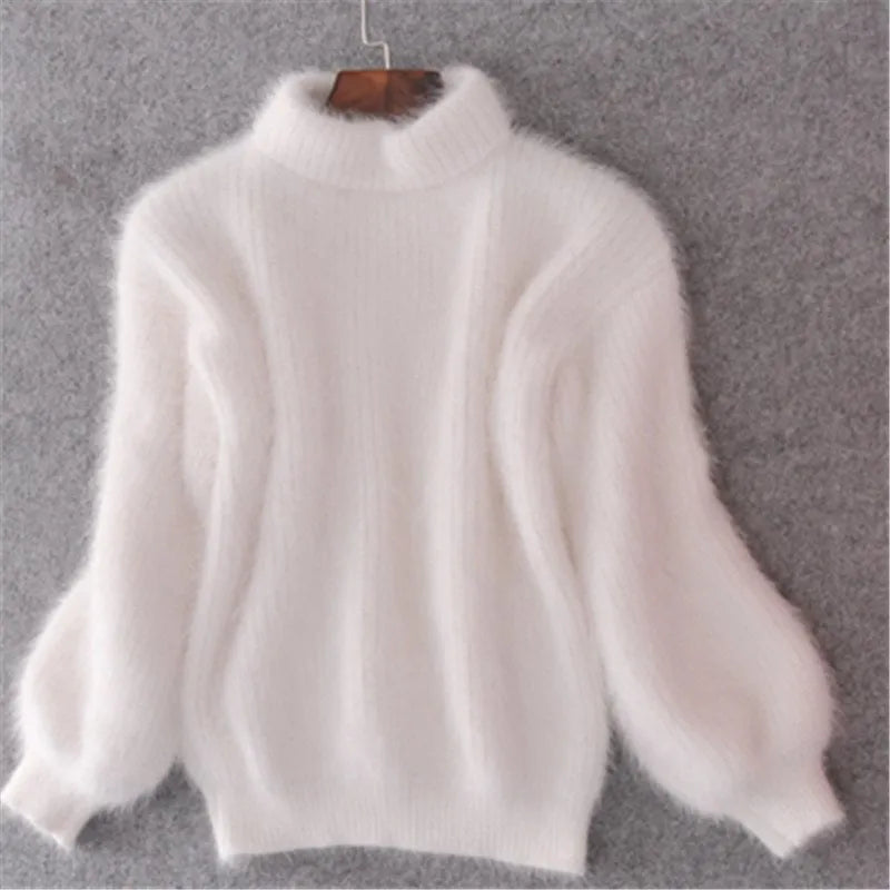 Valenzora Taylor - Loosely knitted sweater in a solid color - Vintage Angora Sweater