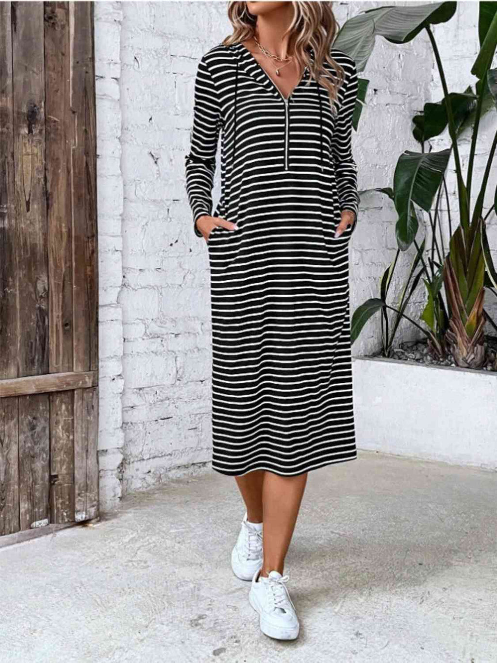 Valenzora | Gestreiftes Kapuzenkleid mit Reißverschluss