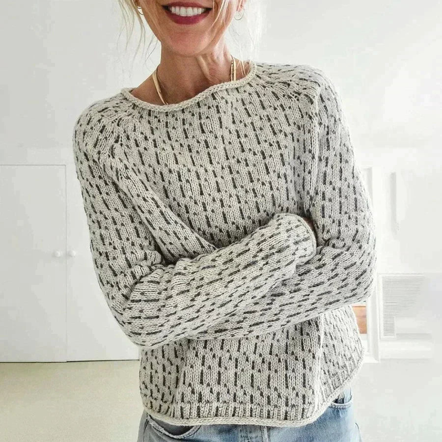Eleganter grauer Pullover mit U-Boot-Ausschnitt