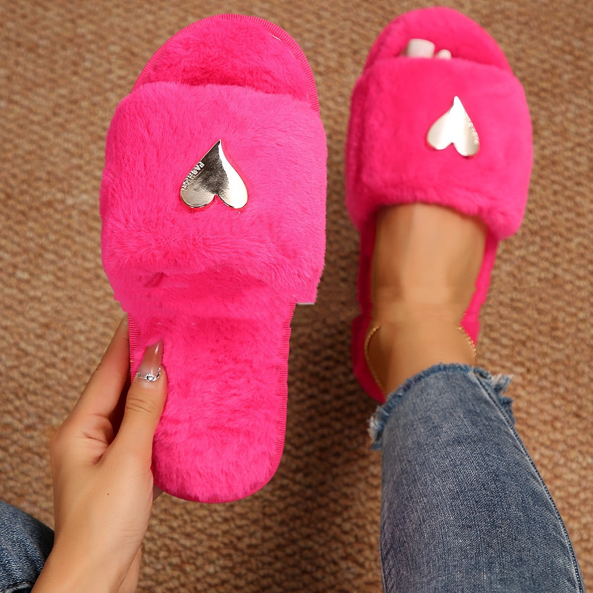 Valenzora | Slippers - Women's slippers with heart detail and open toe