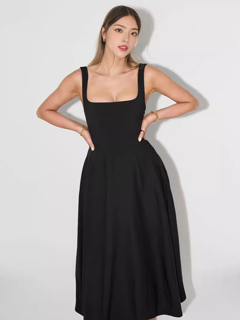 Valenzora | Strappy dress with square neckline
