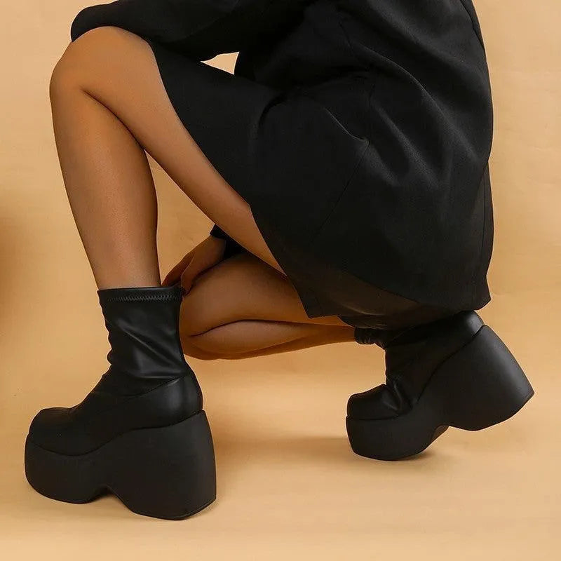 Valenzora | Chelsea boot with elastic wedge heel made of leather