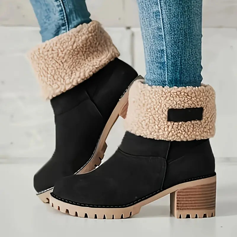 Schneestiefel mit klobigem Absatz und mittelhoher Sohle
