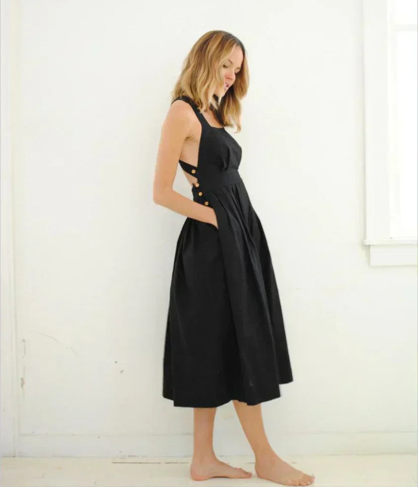 Valenzora | Backless, pleated dress with large pockets