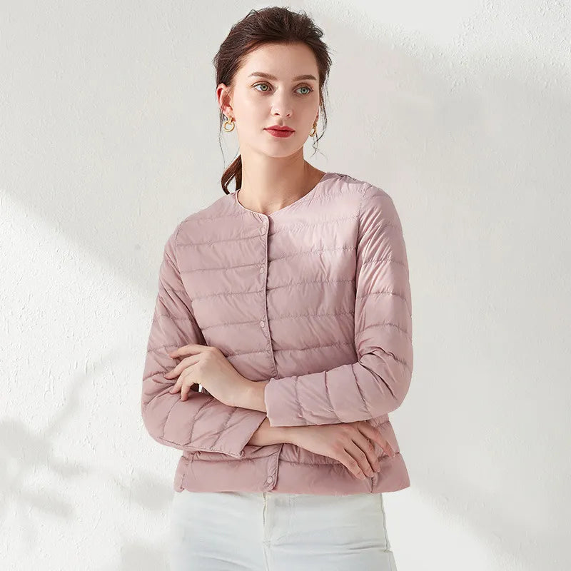 Valenzora | Leichte, kragenlose und figurbetonte Steppjacke für Damen