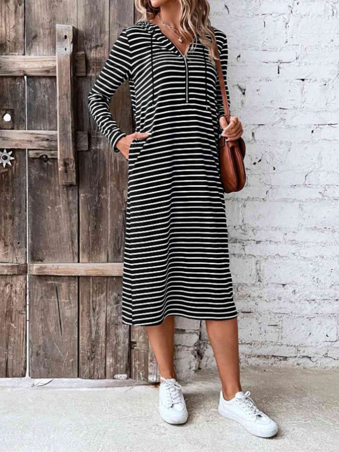 Valenzora | Gestreiftes Kapuzenkleid mit Reißverschluss