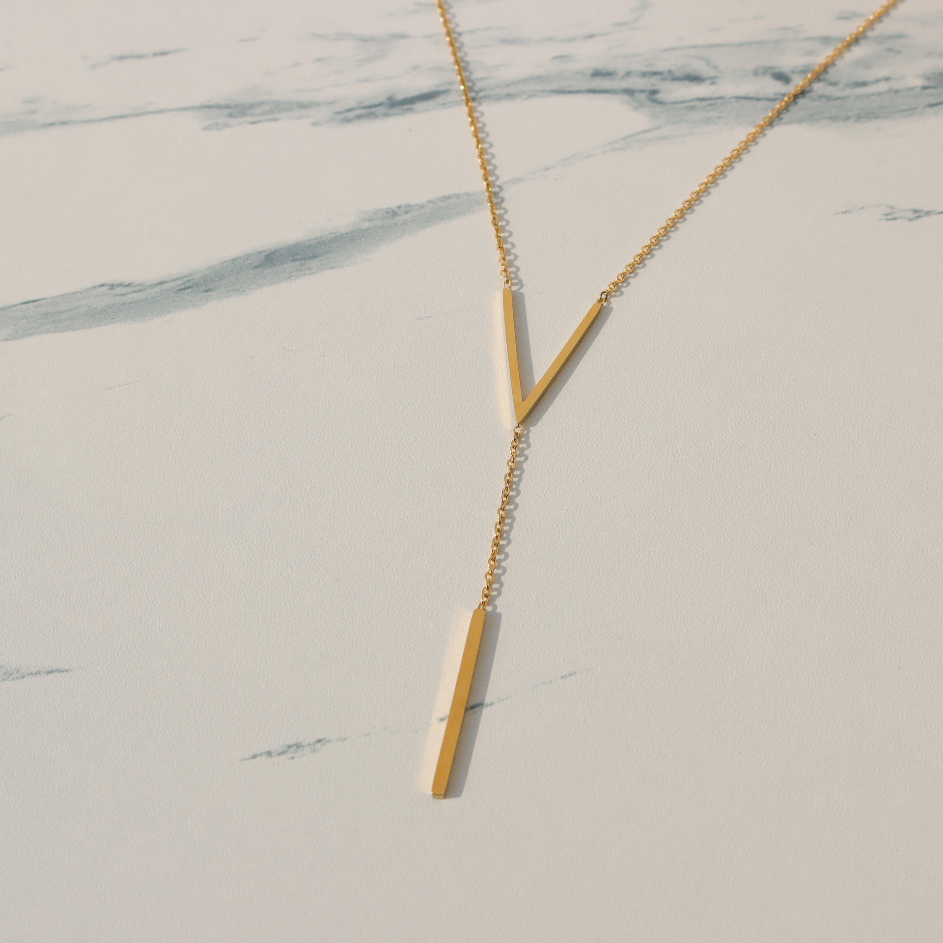 Valenzora | V-shaped gold necklace