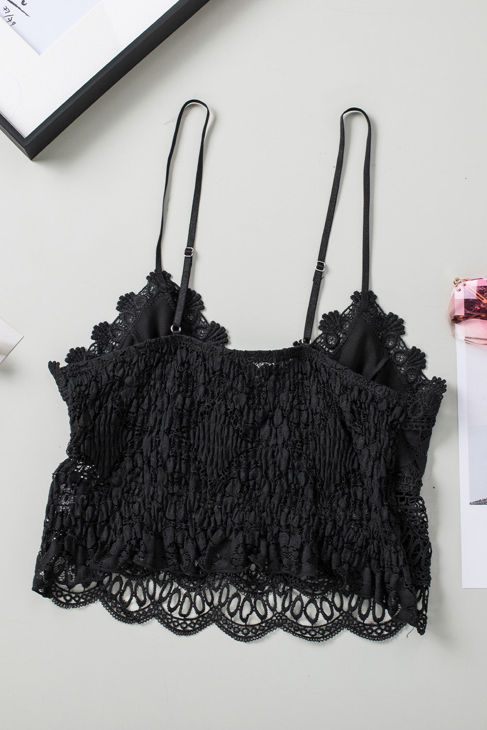 Valenzora | V-neck lace cropped cami