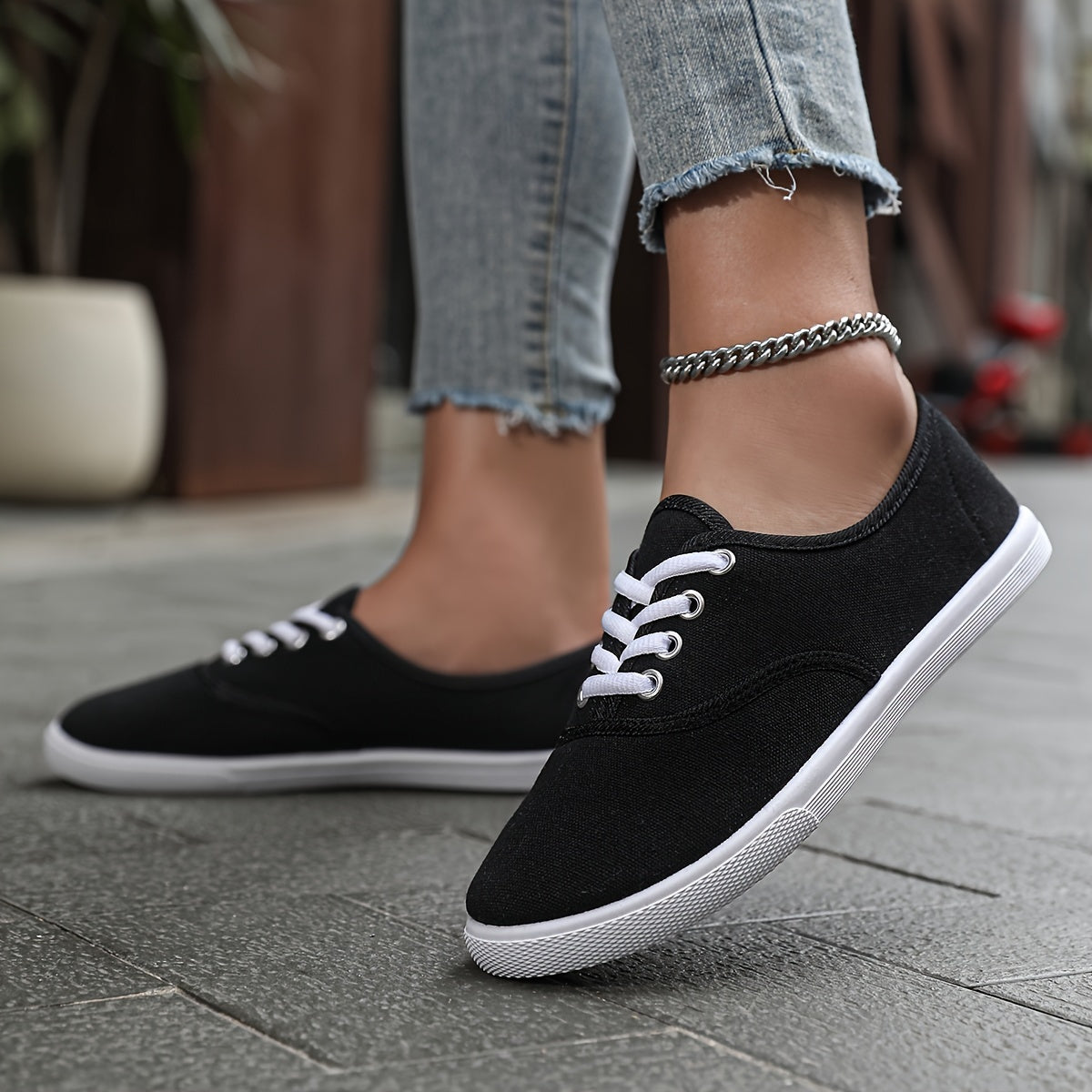 Valenzora | Bequeme Low-Top Canvas-Sneaker in Weiß