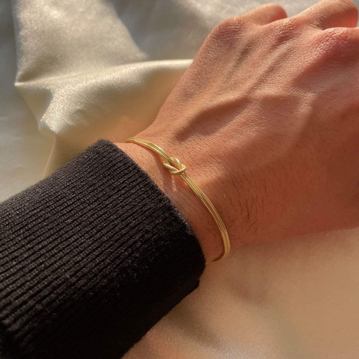 Valenzora | Elegant Love Knot Bracelet for Women