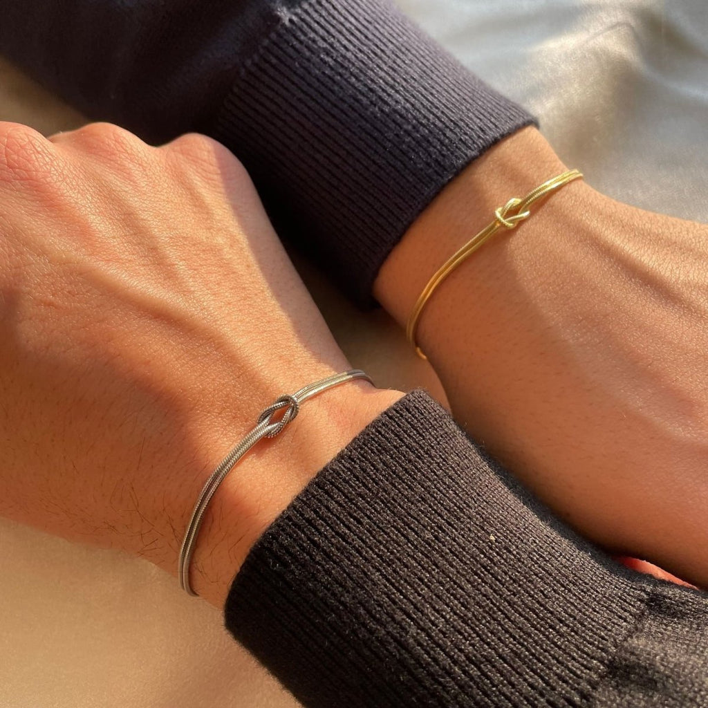 Valenzora | Elegant Love Knot Bracelet for Women