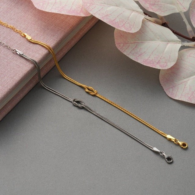Valenzora | Minimalist bangle love knot