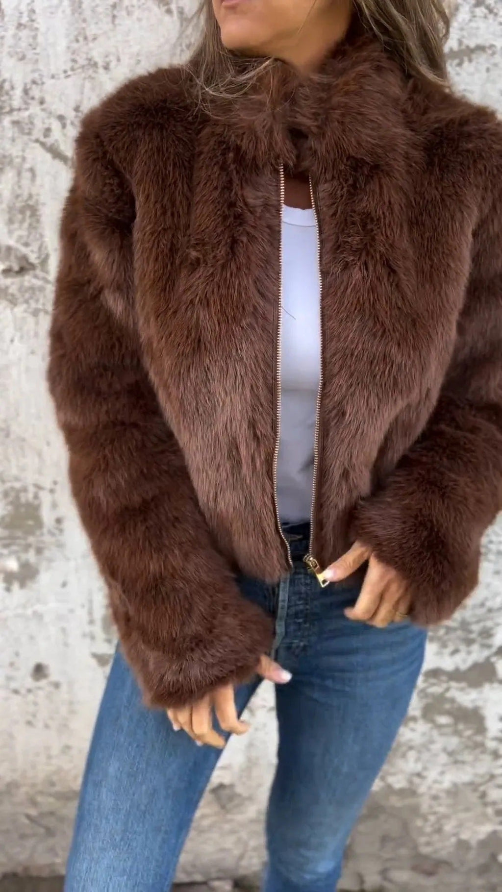 Valenzora | Elegant fur coat with zipper closure