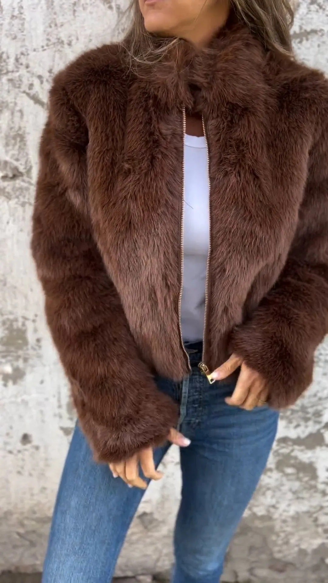 Valenzora | Elegant fur coat with zipper closure