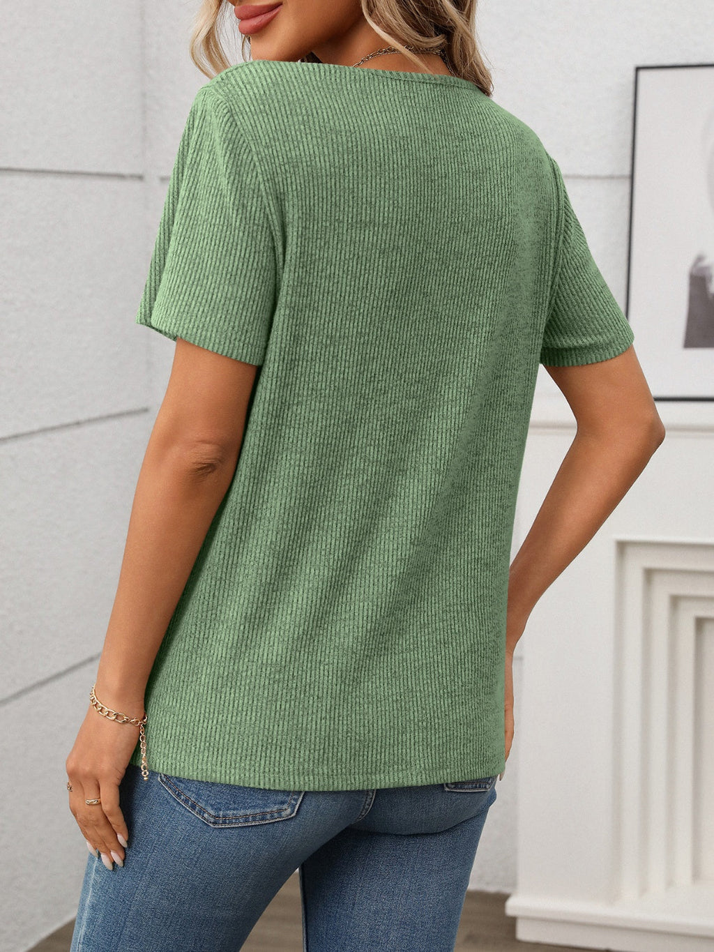 Valenzora | Ribbed V-neck short-sleeved T-shirt