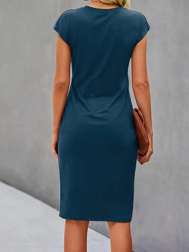 Valenzora | Stylish figure-hugging dress with a round neckline