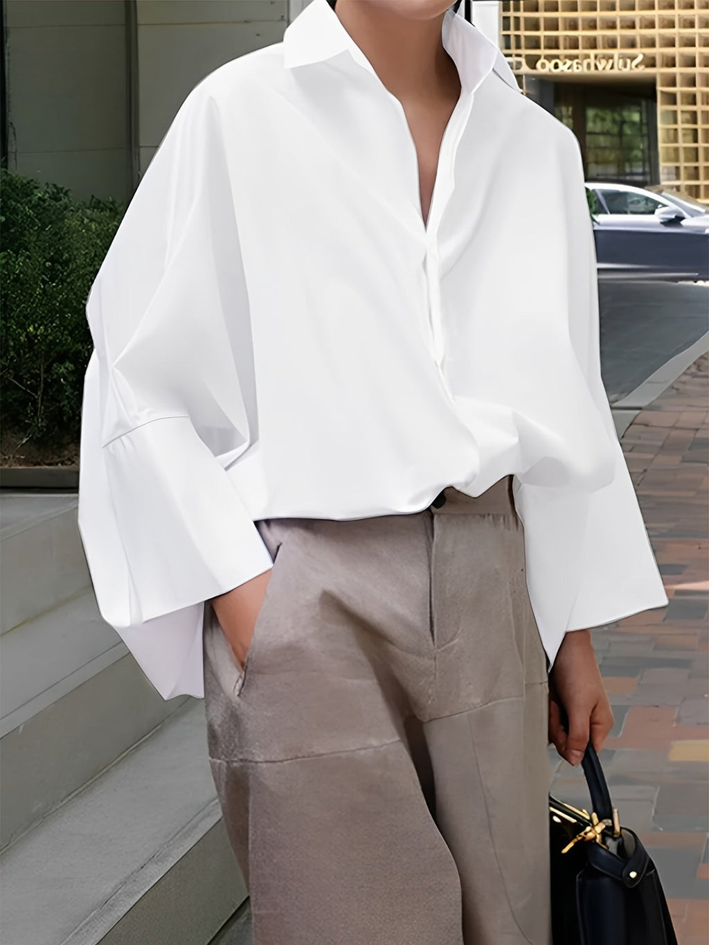 Valenzora | Timeless collared shirt with long cuffed sleeves