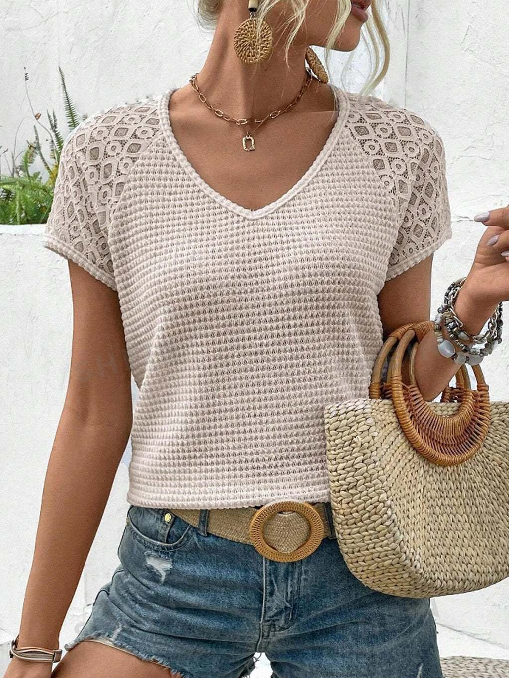 Valenzora | Stylish V-neck T-shirt for a chic look