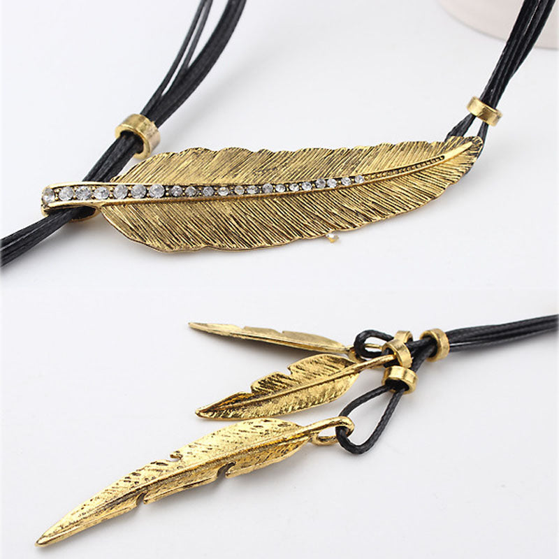 Valenzora | Golden Feather Necklace in Boho Style