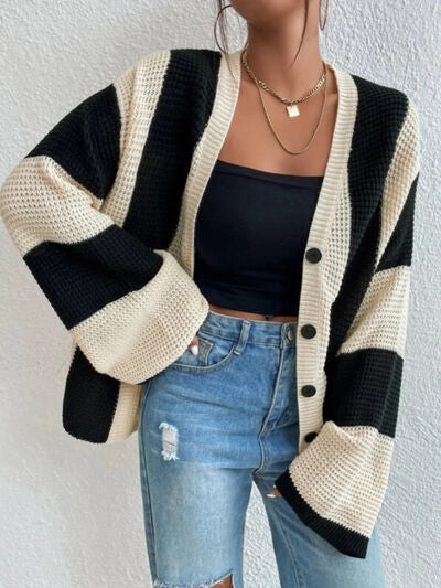 Valenzora | Gestreifte Strickjacke mit Knöpfen