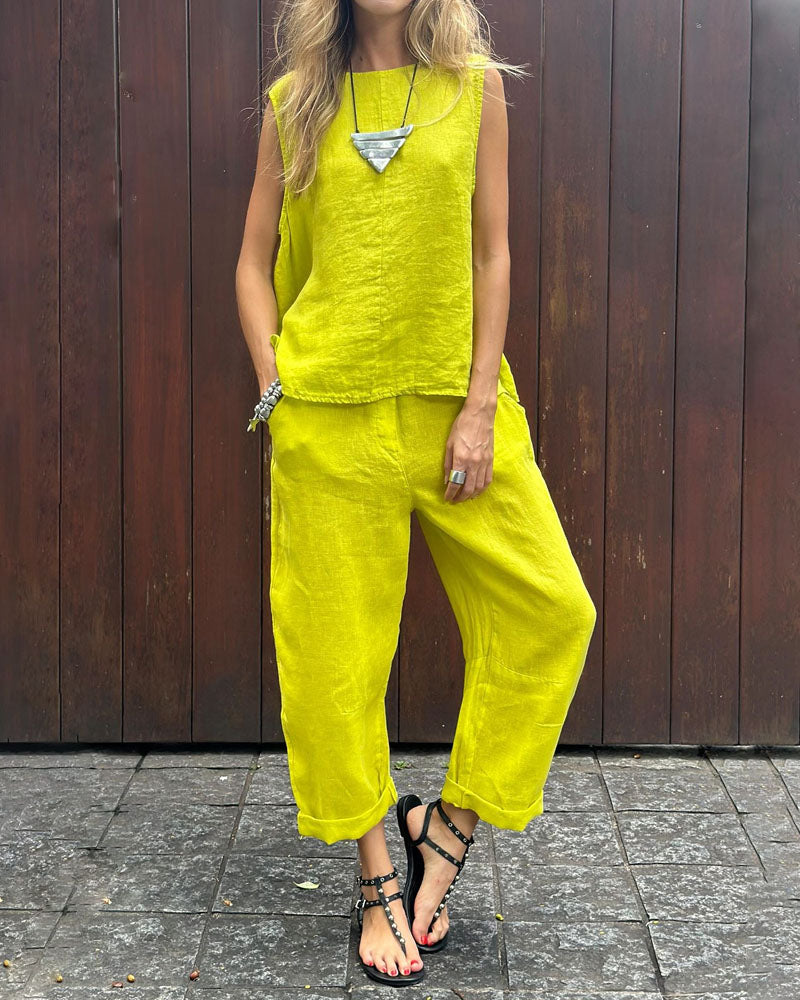 Sleeveless vest & trousers