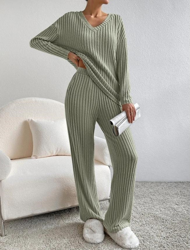 Knitted trousers and sweaters for women