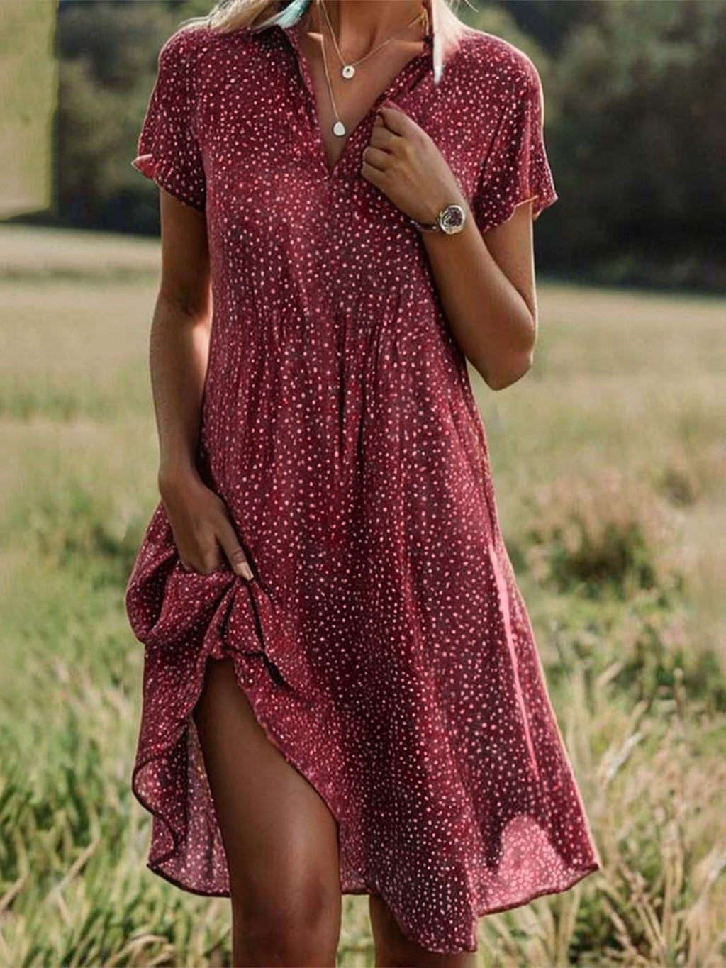 Valenzora | Short-sleeved green mini dress with polka dots