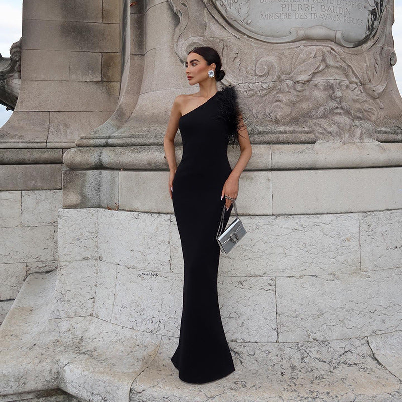 Valenzora | Stylish elegance off-shoulder fur dress