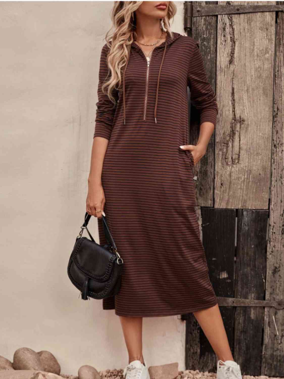 Valenzora | Gestreiftes Kapuzenkleid mit Reißverschluss
