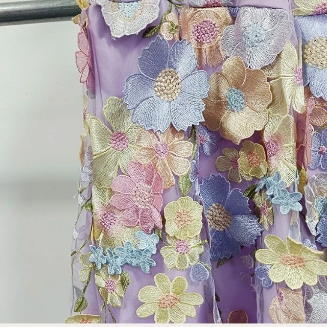 Valenzora | Cocktail dress with floral appliqués