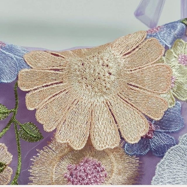 Valenzora | Cocktail dress with floral appliqués