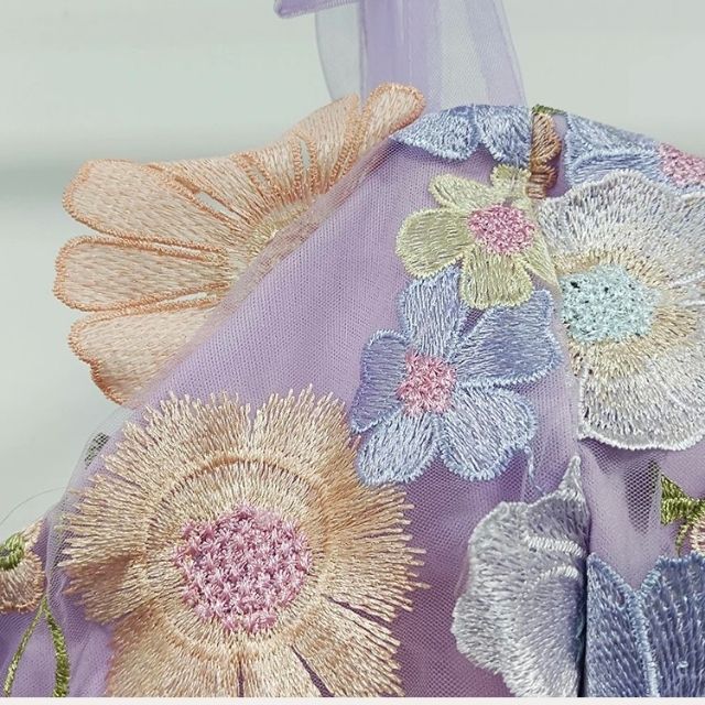 Valenzora | Cocktail dress with floral appliqués