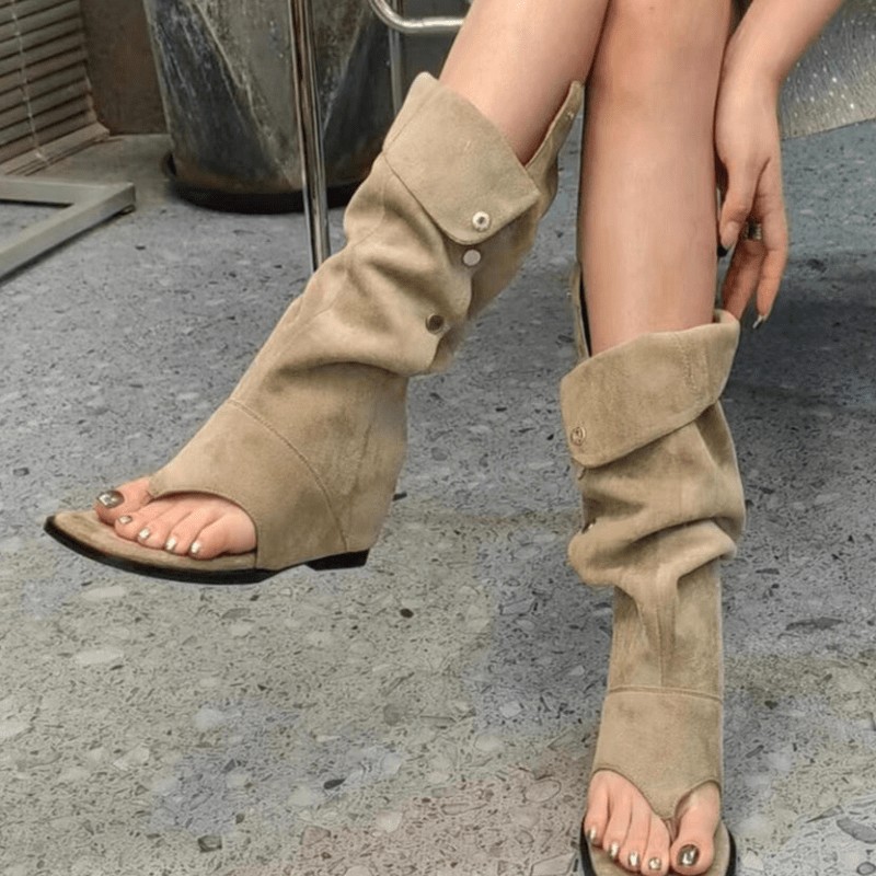 Valenzora | Keil-Pantoletten mit Peep Toe, leichte Sleehak für zusätzlichen Halt