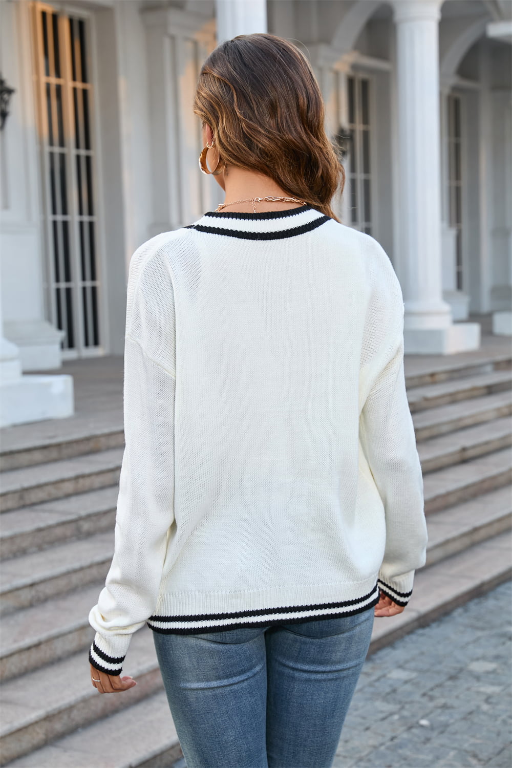 Langarm-Strickjacke mit geknöpftem V-Ausschnitt