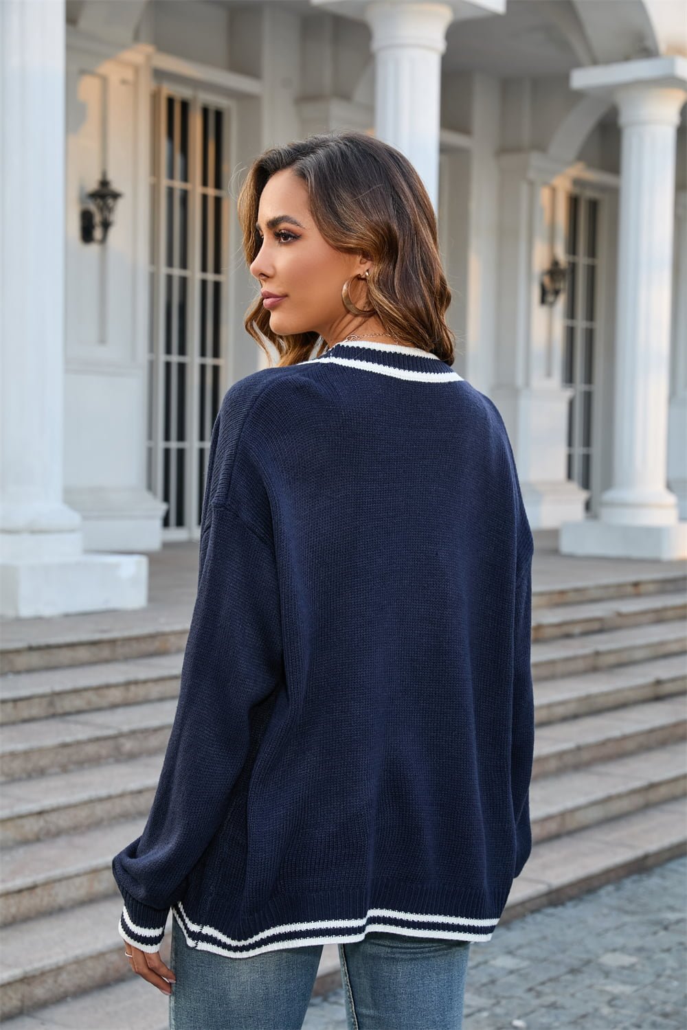 Langarm-Strickjacke mit geknöpftem V-Ausschnitt