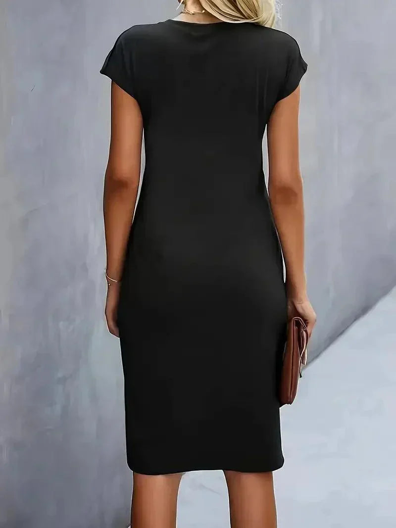 Valenzora | Stylish slim dress with round neckline
