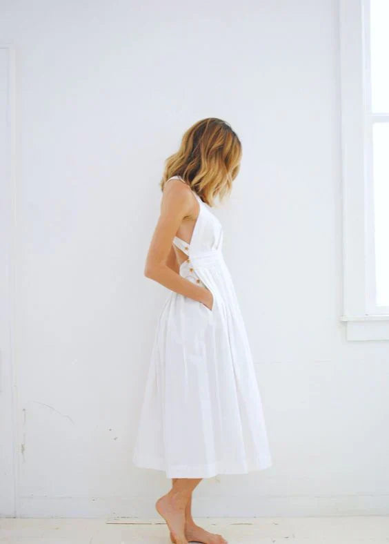 Valenzora | Backless, pleated dress with large pockets