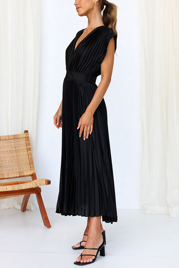 Valenzora | Hello Beautiful Satin-Plissee-Midikleid
