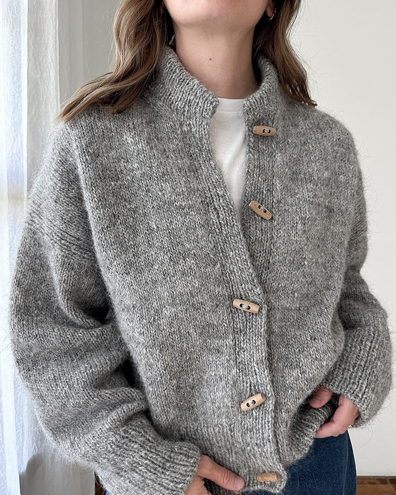 Valenzora | Graue Strickjacke mit Knöpfen