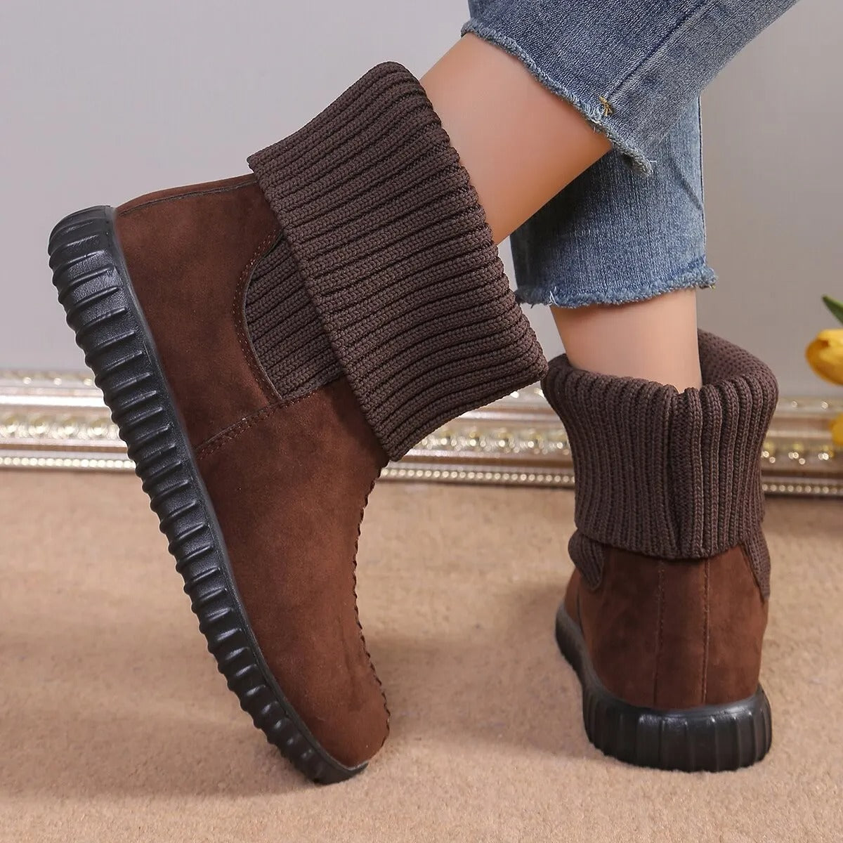 Valenzora | Flat and knitted ankle boots