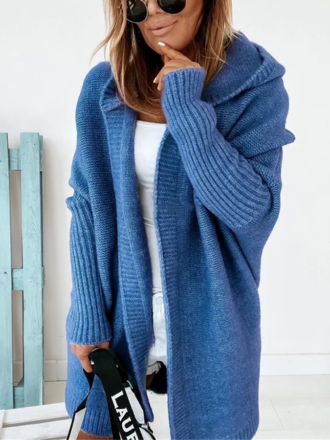Mid-length hooded jacket with simple seams
