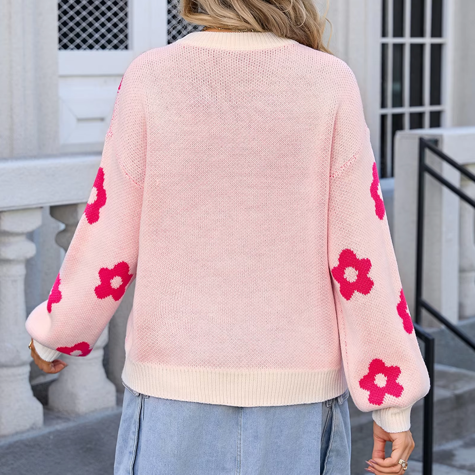 – Long-sleeved cotton knit sweater