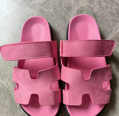 flat-bottomed sandal