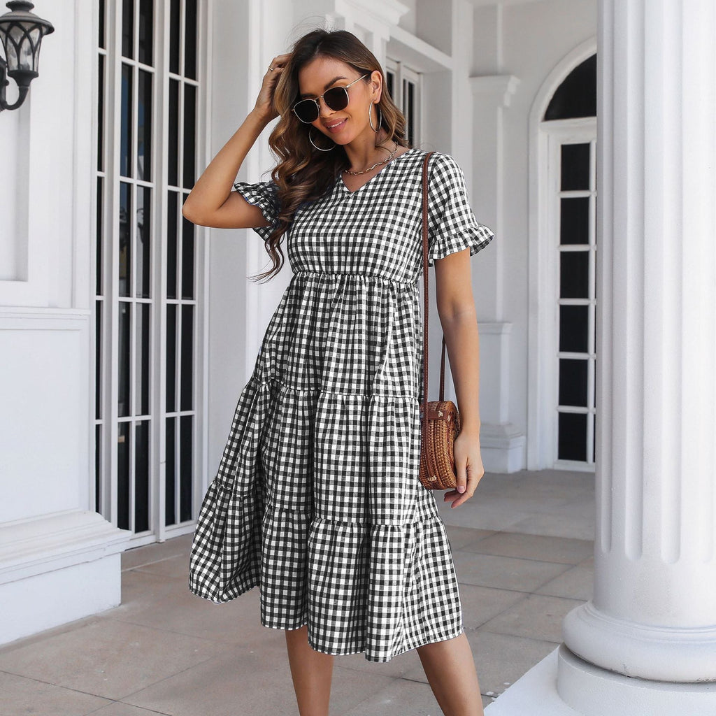 Valenzora | Checkered midi dress with tiered skirt and short sleeves