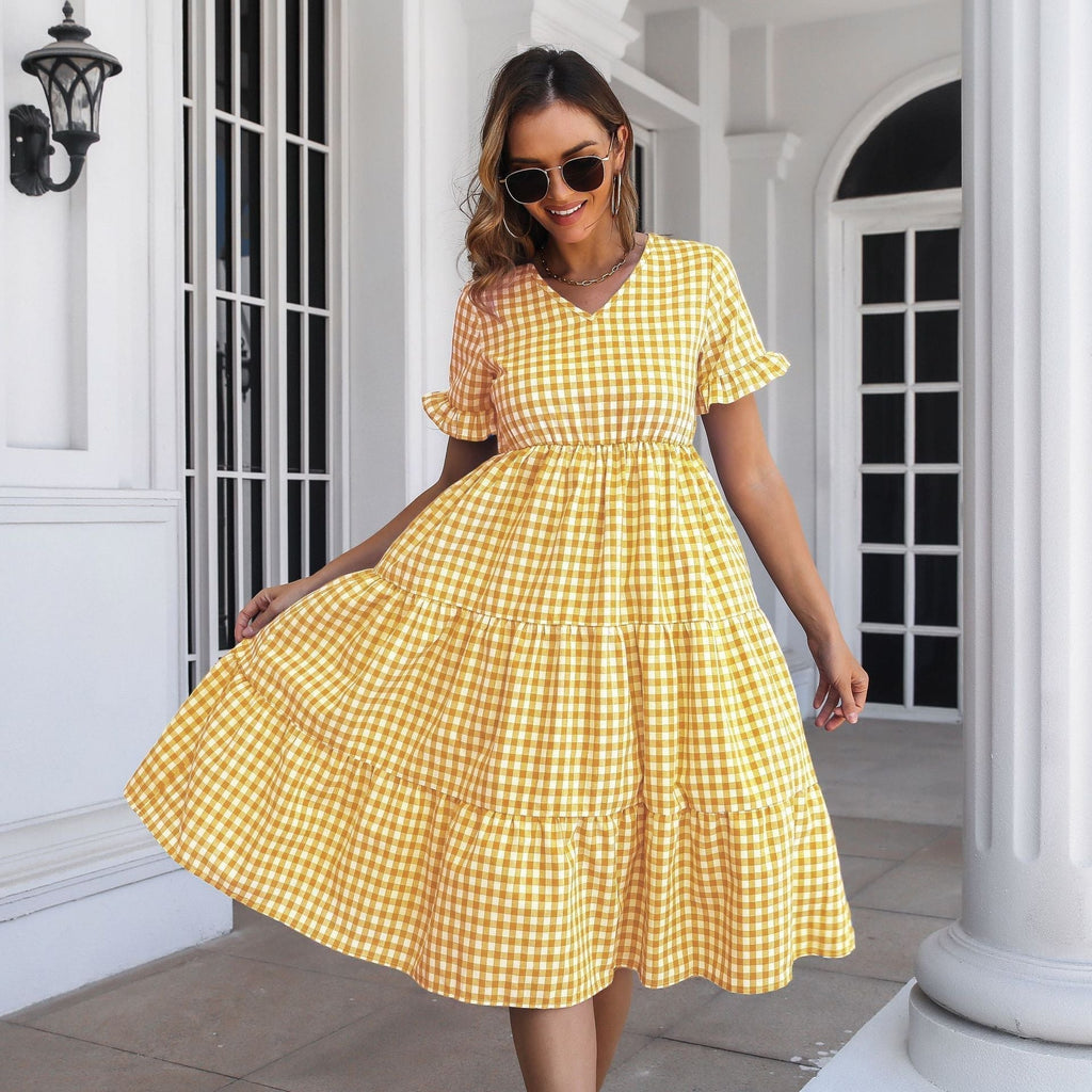 Valenzora | Checkered midi dress with tiered skirt and short sleeves